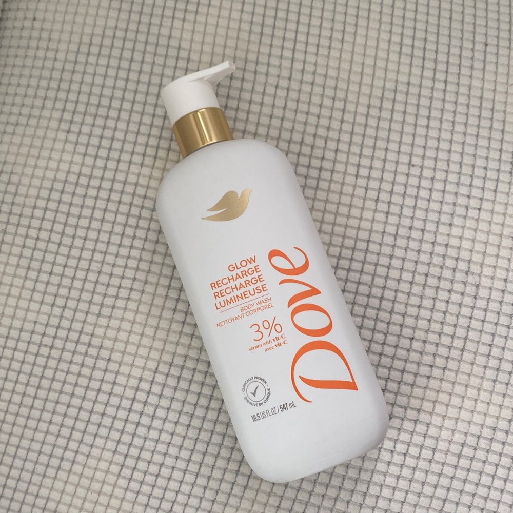 Dove Glow Recharge Body Wash - White and Gold
